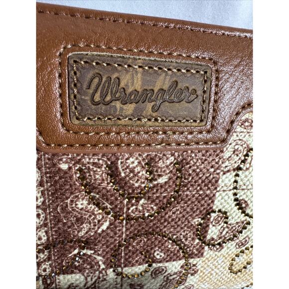 Wrangler Bandana Paisley Print Zip Around Wristlet Wallet Brown Shimmer NWT NEW - Picture 3 of 9